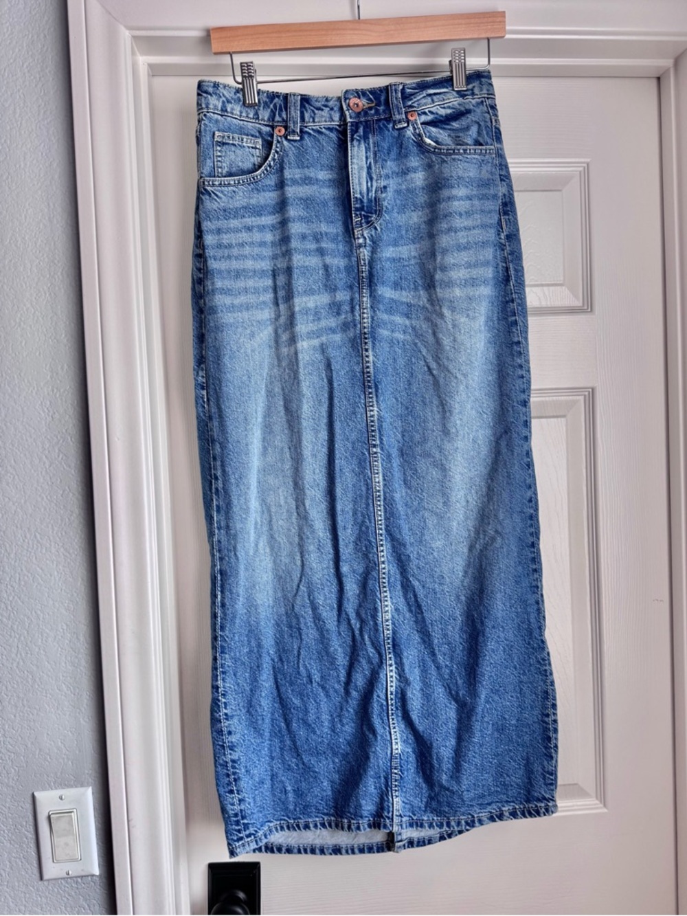 H&M Classic maxi back slit denim skirt size 4